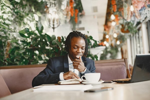 Stratégies Innovantes pour la Réintégration Professionnelle des Seniors : Un Guide Pratique